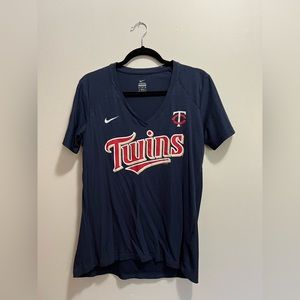 Minnesota Twins Nike XL v-neck - new without tags